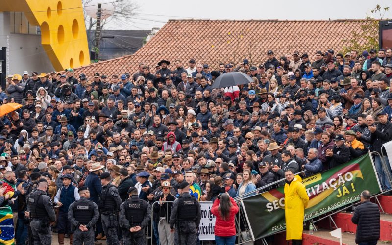 Vaias e protestos marcam abertura oficial da Expointer