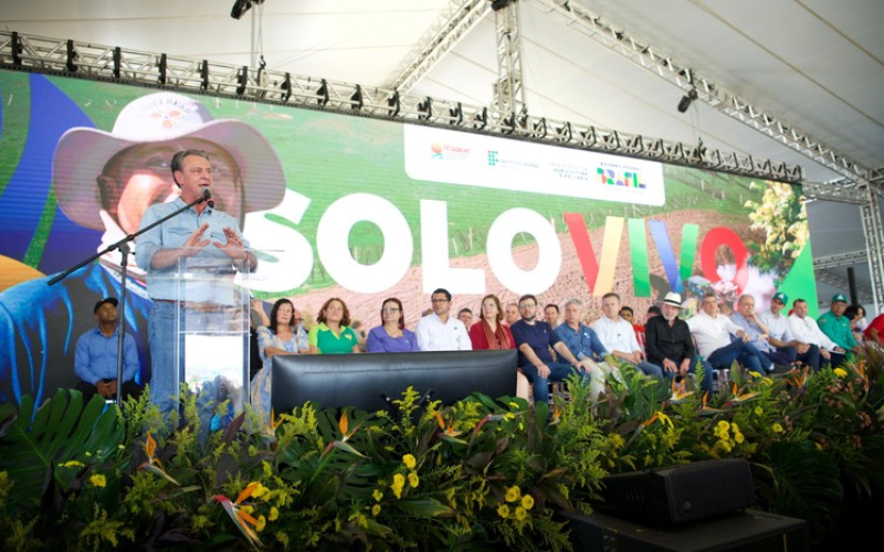 Solo Vivo é “alicerce para produção de alimentos”, diz Fávaro