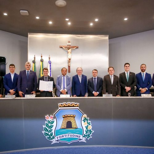 Câmara de Fortaleza outorga Medalha Ayrton Senna ao secretário do Esporte Rogério Pinheiro