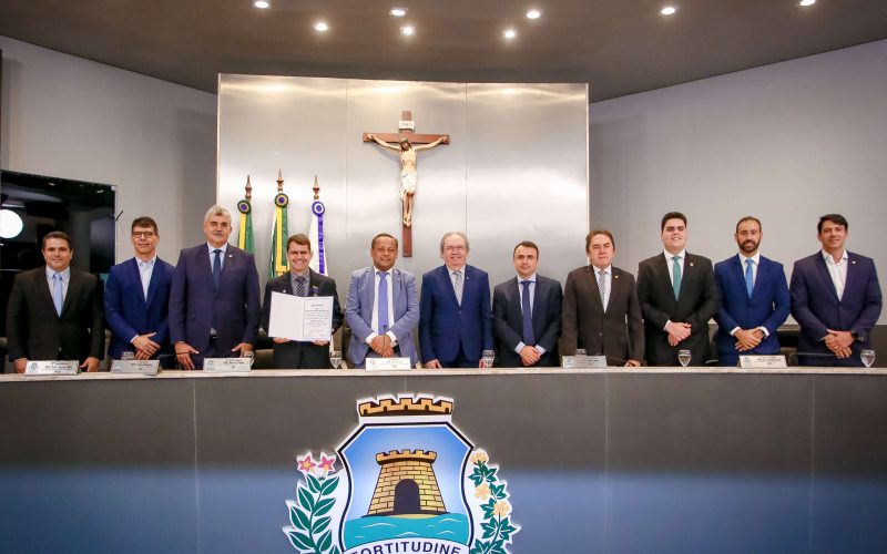 Câmara de Fortaleza outorga Medalha Ayrton Senna ao secretário do Esporte Rogério Pinheiro