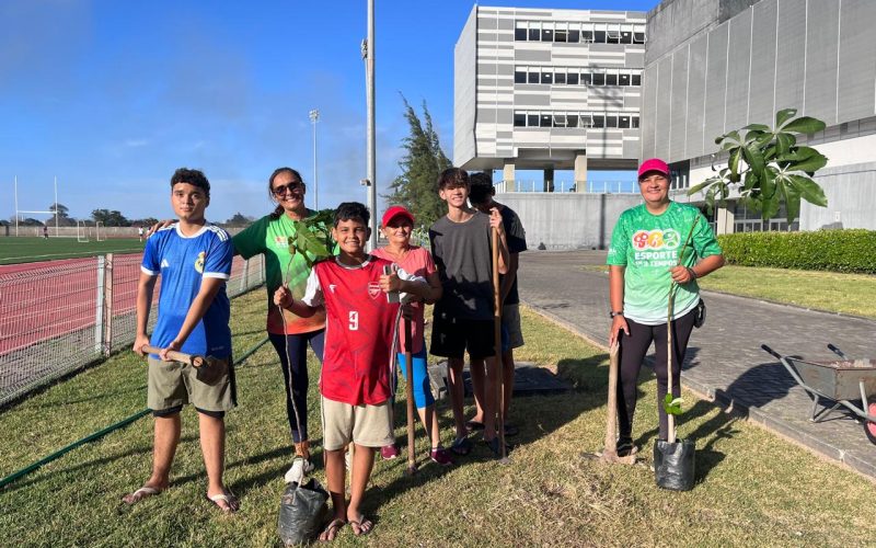 Projeto Esporte em 3 Tempos planta 50 mudas no CFO