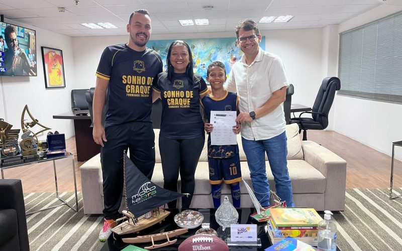 Sesporte contempla atleta de futebol com passagens aéreas para Porto Alegre