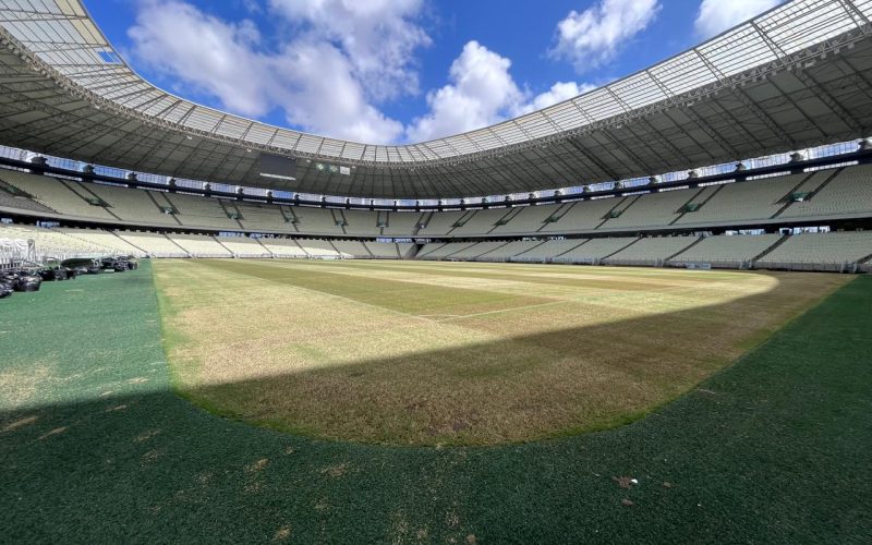 Arena Castelão inicia revitalização do gramado após a realização de 52 jogos em 2025