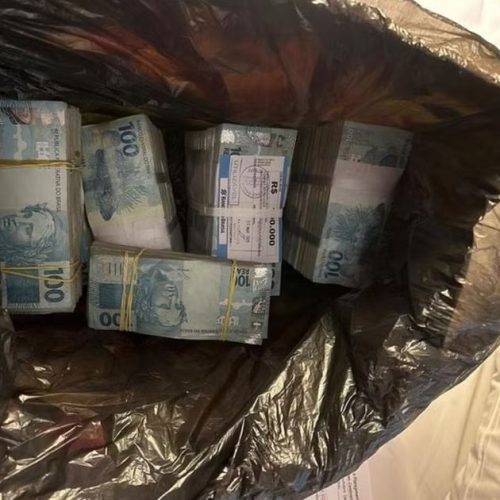 PF encontra R$ 430 mil em espécie em casa de líder do PL durante operação