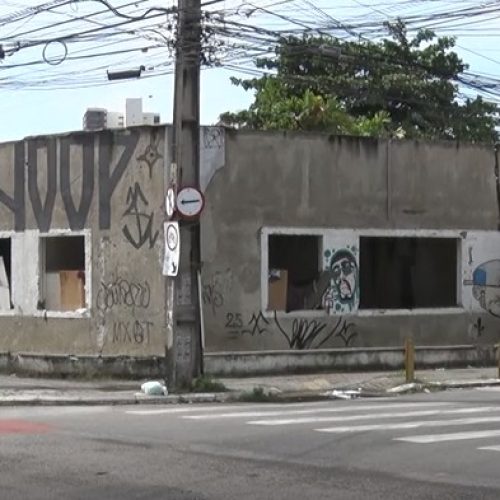 Antigo prédio do CREAS no Mucuripe é ocupado por usuários de drogas e preocupa moradores