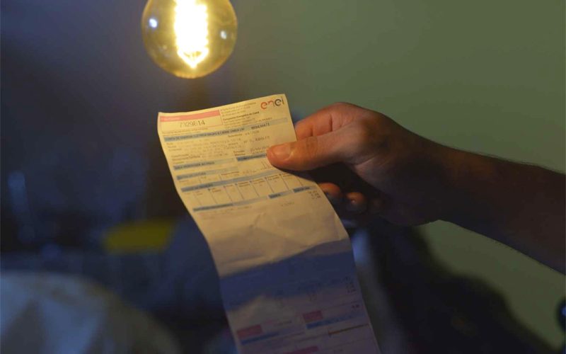 Energia vai ficar mais barata a partir de janeiro; entenda