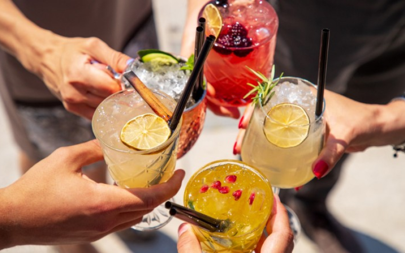 Para aproveitar o verão: veja três drinks com frutas ideais para dias quentes