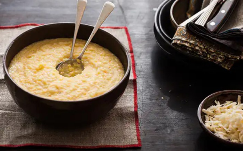 Um clássico cremoso: como fazer canjiquinha com queijo meia cura