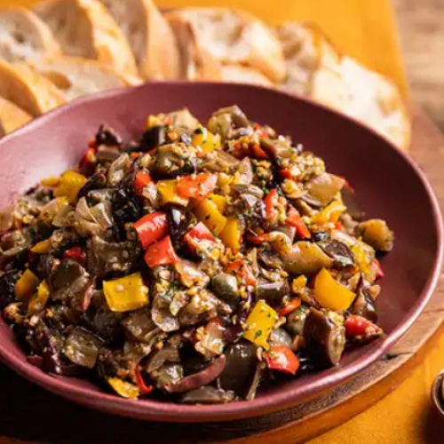 Delícia vegetariana: como fazer caponata de berinjela no forno