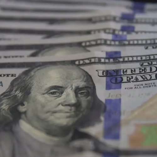 Dólar sobe para R$ 5,62 após Trump anunciar tarifas de 50% aos produtos do Brasil