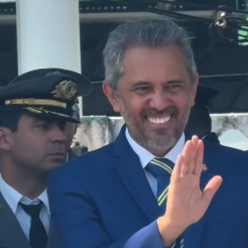 Elmano de Freitas participa do desfile cívico-militar de 7 de setembro em Fortaleza