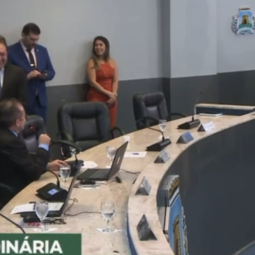 Vereador comete gafe ao pedir minuto de silencio para Raimundo dos Queijos na Câmara de Fortaleza