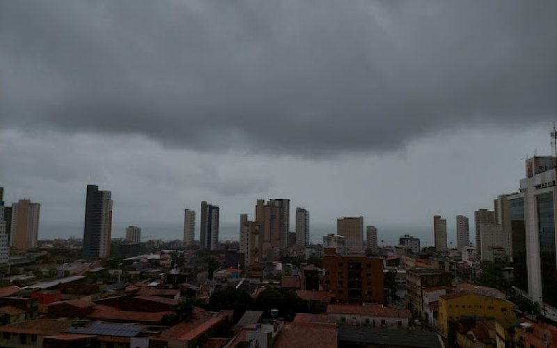 Previsão do tempo aponta chuvas e temperaturas mais amenas no Ceará neste sábado (16)