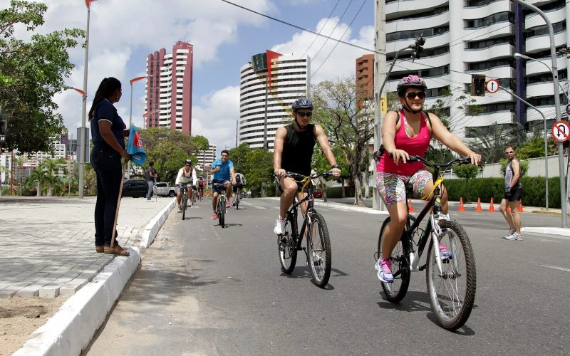 Ciclofaixa de Lazer movimenta o domingo em Fortaleza com rotas e atividades infantis