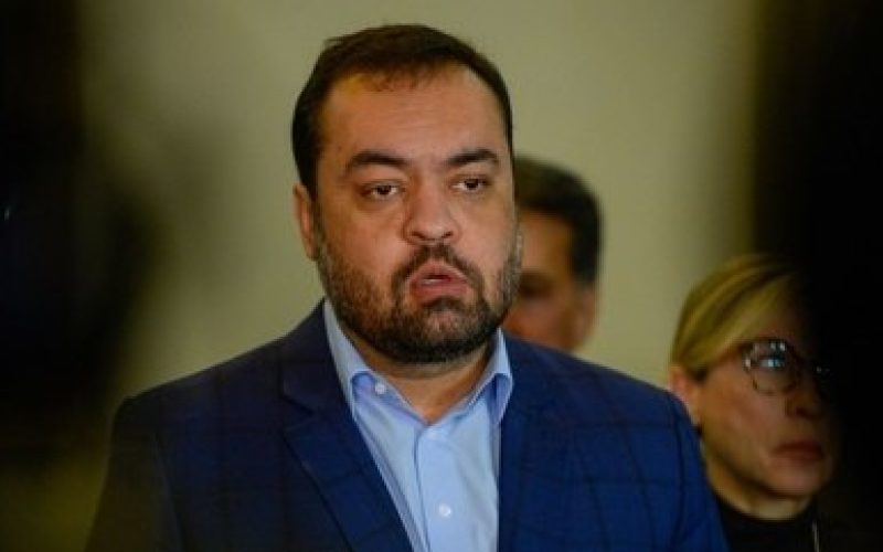 Governador do Rio, do PL, canta ‘Evidências’ em jantar com presença de Moraes
