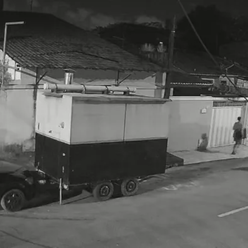 Família é rendida na porta de casa durante assalto em Fortaleza