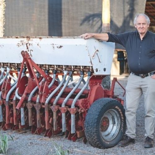 ‘É preciso sujar os dedos de terra’, diz holandês que disseminou plantio direto no Brasil