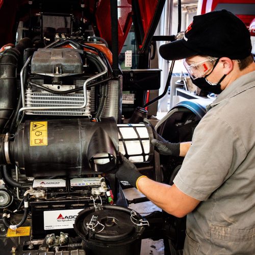 Mecânicos agrícolas se reinventam para manutenção de máquinas inteligentes