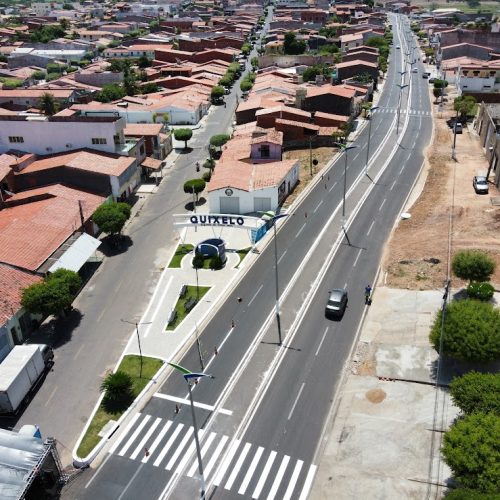 Governo do Ceará entrega nova Perimetral e areninha em Quixelô