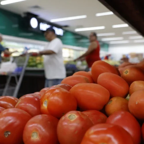 Custo de ‘cesta ideal’ para uma alimentação saudável chega a R$ 432 em abril, diz estudo