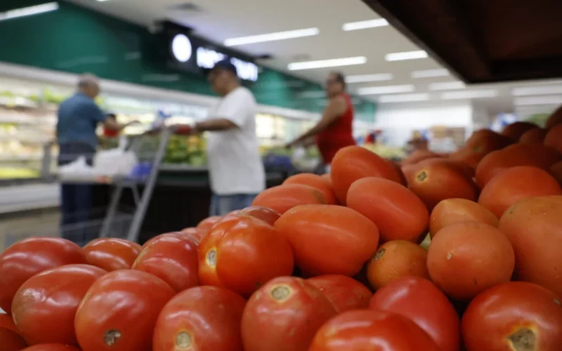 Custo de ‘cesta ideal’ para uma alimentação saudável chega a R$ 432 em abril, diz estudo