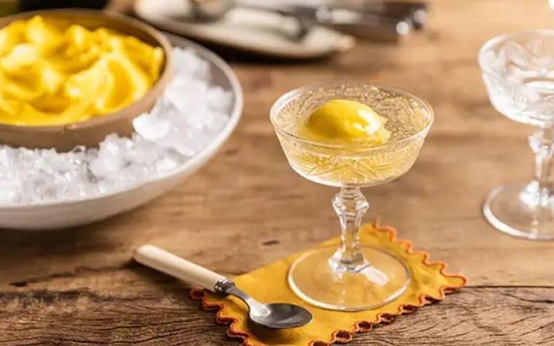 Drinque festivo: Como fazer espumante com sorbet de manga