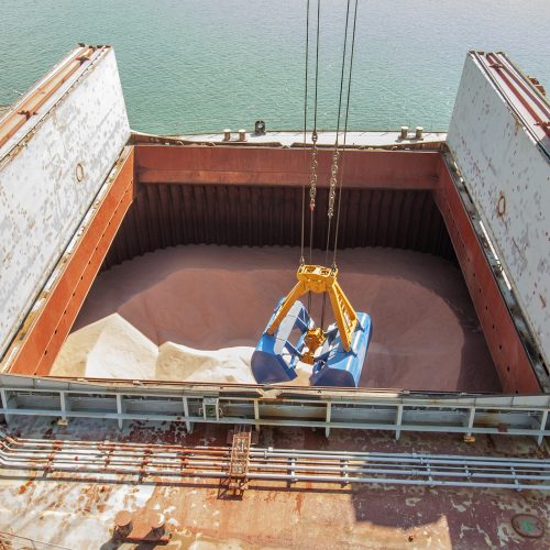 Tarifaço nos EUA impacta mercado de fertilizantes, e Rússia se torna principal fornecedora dos americanos