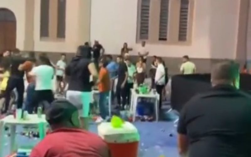 Festa de aniversário de Potengi termina em confusão generalizada próximo à Igreja Matriz