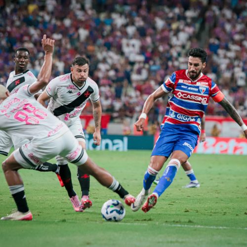Com um a mais, Fortaleza leva 2 a 0 do Vasco no Castelão e segue na zona de rebaixamento da Série A