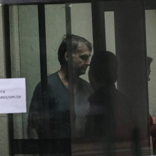 Defesa de Bolsonaro pede autorização ao STF para sessões de fisioterapia