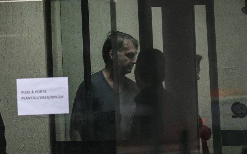 Defesa de Bolsonaro pede autorização ao STF para sessões de fisioterapia