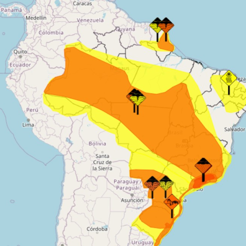 Semana começa com maior parte do país em alerta para chuvas fortes