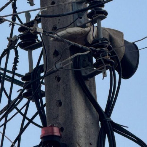 Homem morre eletrocutado ao tentar modificar medidor de energia em poste no interior do Ceará