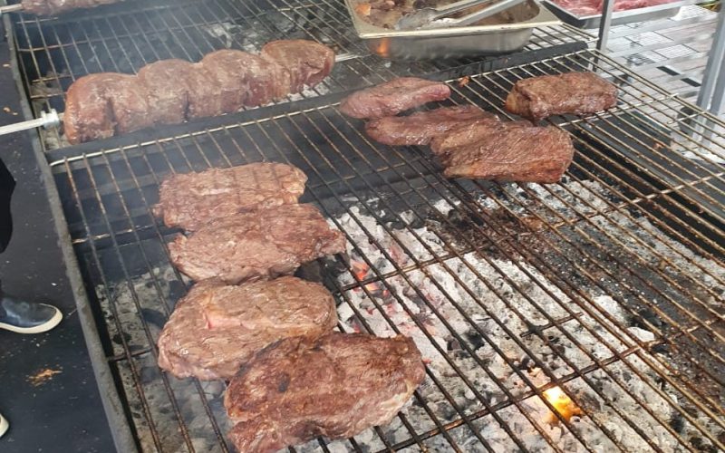 Churrasco em Paris celebra o Brasil livre de febre aftosa sem vacinação