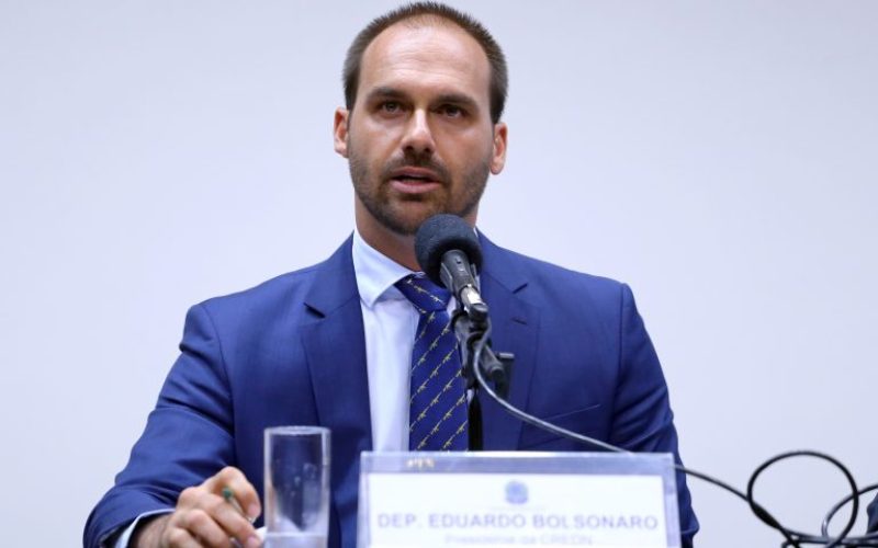 “Ingrato”: Eduardo xinga Bolsonaro em mensagens após ser chamado de imaturo