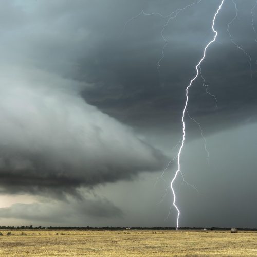 Frio e chuva devem atingir boa parte do Brasil na segunda-feira. Veja previsão para todo o país