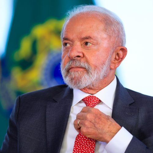 Lula vence Tarcísio, Michelle e outros nomes da direita, diz pesquisa AtlasIntel/Bloomberg