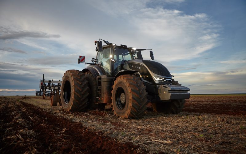 Valtra completa 65 anos de inovação no agronegócio brasileiro