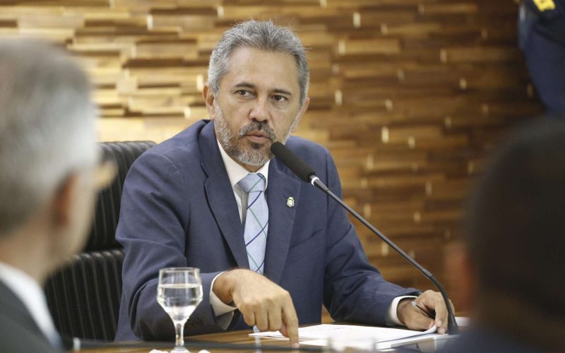 Elmano nega domínio de facções no Ceará e reforça controle do Estado sobre o território