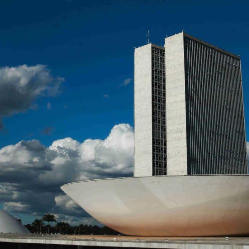 Projeto contra adultização de menores nas redes sociais avança na Câmara