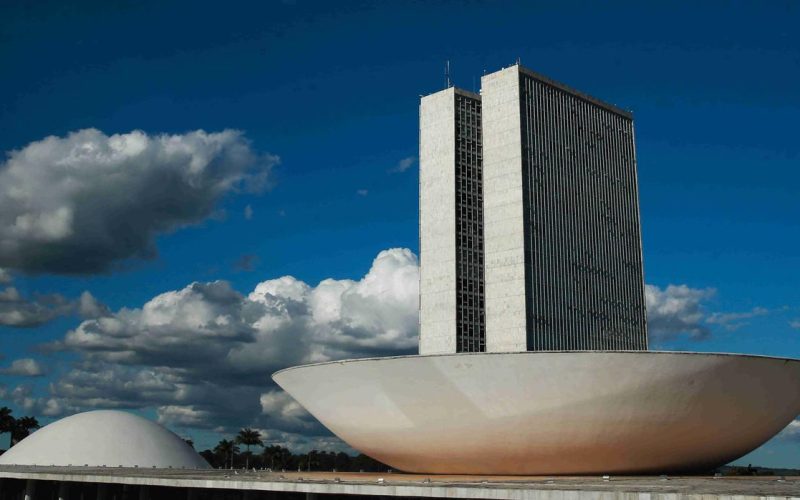 Projeto contra adultização de menores nas redes sociais avança na Câmara