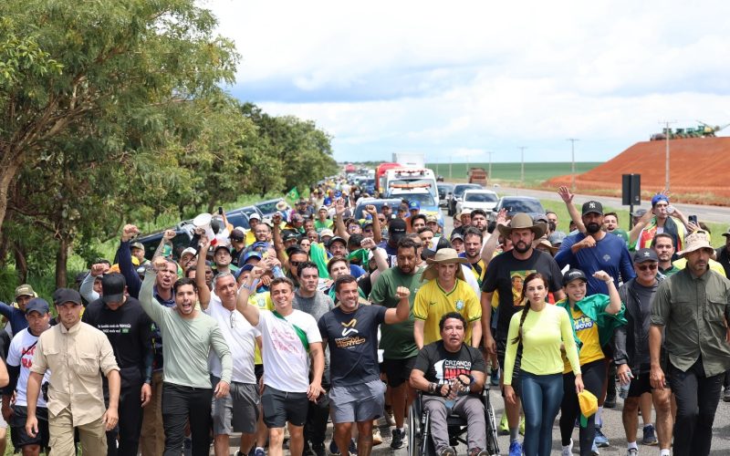 Moraes proíbe manifestações perto da Papuda, cita caminhada de Nikolas e autoriza prisão em caso de descumprimento
