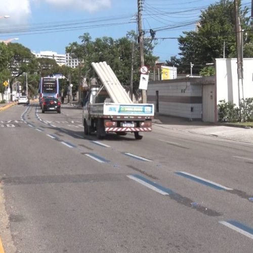 Estudo indica que faixa azul exclusiva para motos pode aumentar risco de acidentes em Fortaleza