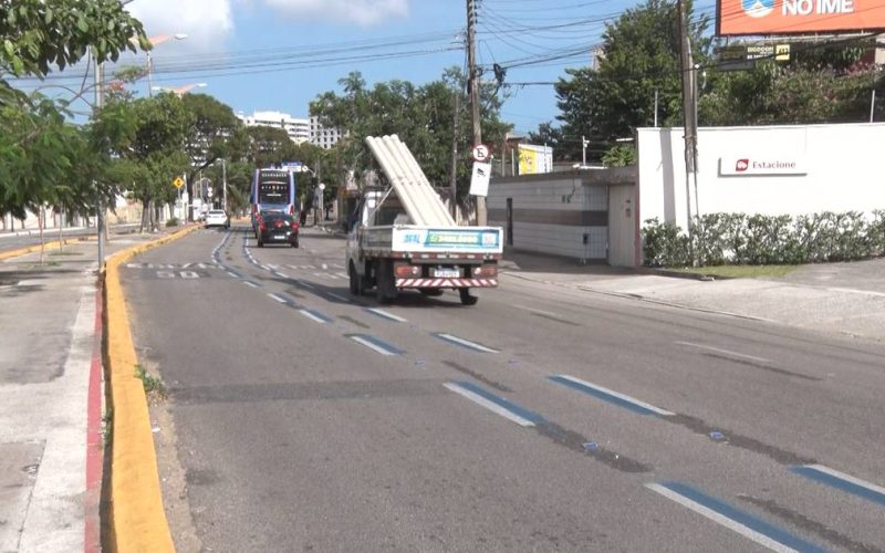 Estudo indica que faixa azul exclusiva para motos pode aumentar risco de acidentes em Fortaleza