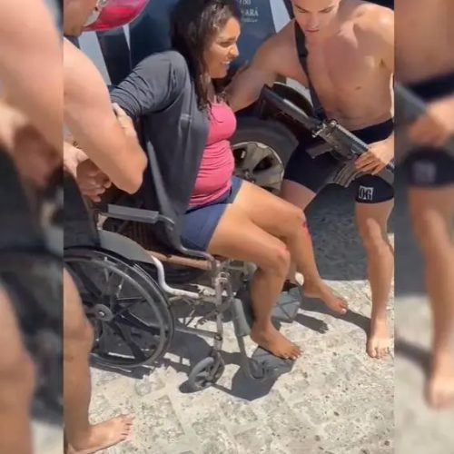 PMs se jogam em canal, salvam mulher e resgatam moto em Limoeiro do Norte