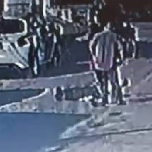 Vizinho ataca outro com facão durante briga no meio da rua em Fortaleza