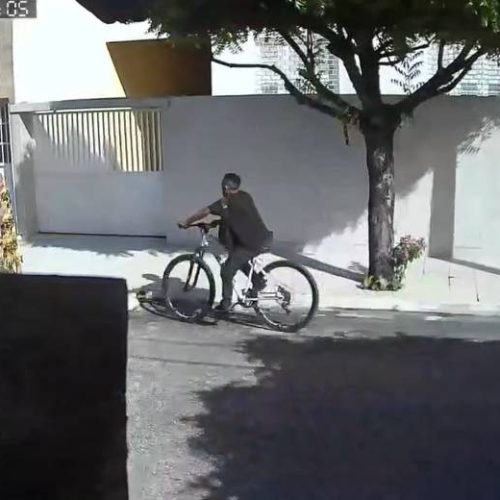 Idosa de 97 anos sofre tentativa de assalto durante caminhada em rua de Fortaleza