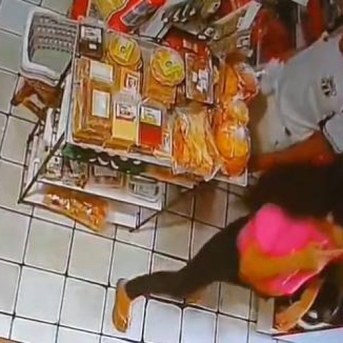 Casal assalta comércio em Fortaleza; mulher grávida chama atenção durante o crime