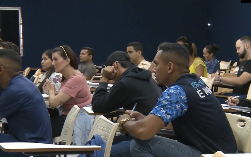 Mais de 760 mil brasileiros disputam 3 mil vagas no “Enem dos Concursos”