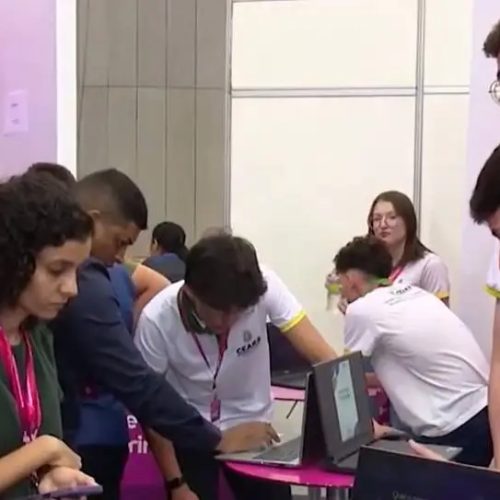 Estudantes de escolas públicas apresentam soluções inovadoras no Siará Tech Summit